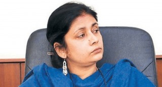 सरिता गिरीमाथी प्रश्न : नयाँ नक्सा अंकित साँसदको लोगो छातीमा लगाउने कि राजिनामा दिने ?