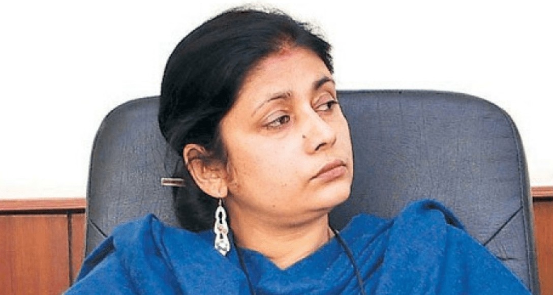 सरिता गिरीमाथी प्रश्न : नयाँ नक्सा अंकित साँसदको लोगो छातीमा लगाउने कि राजिनामा दिने ?