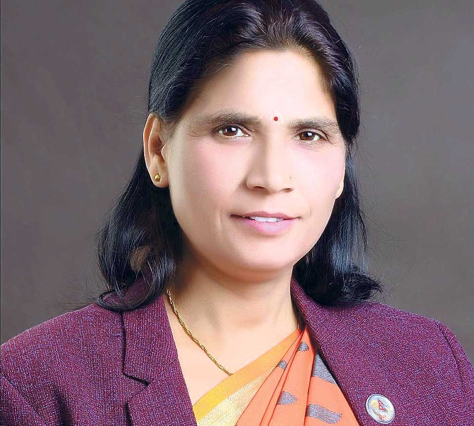 मन्त्री अर्यालद्वारा विज्ञहरुसँग भूमी बैंकबारे छलफल