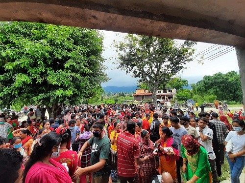 रामपुरमा युरिया मल वितरण