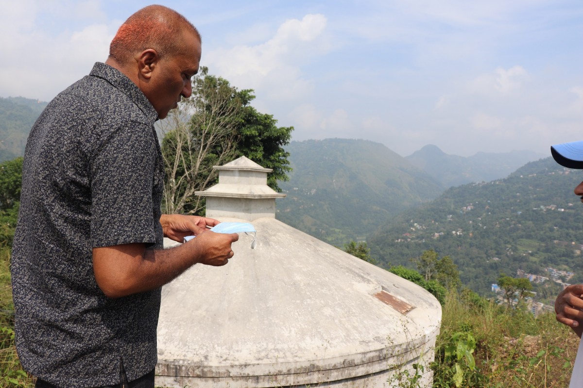गल्याङबजारमा खानेपानीको निरिक्षण