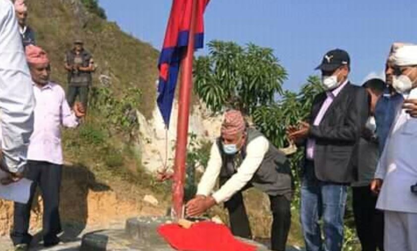 पर्यटकीय क्षेत्र पालुस्थानमा नेपालको राष्ट्रिय झण्डा राखियो 