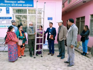 वालिङमा  सहकारीहरुलाई कृषि औजार हस्तान्तरण