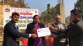 वालिङमा प्रधानमन्त्री रोजगार कार्यक्रमको शुभारम्भ,  बेरोजगार  लाभग्राहीलाई परिचय पत्र प्रदान
