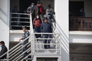 निर्वाचन आयोग पुगेर दाहाल–नेपाल समूहले गर्‍यो आधिकारिकता दाबी