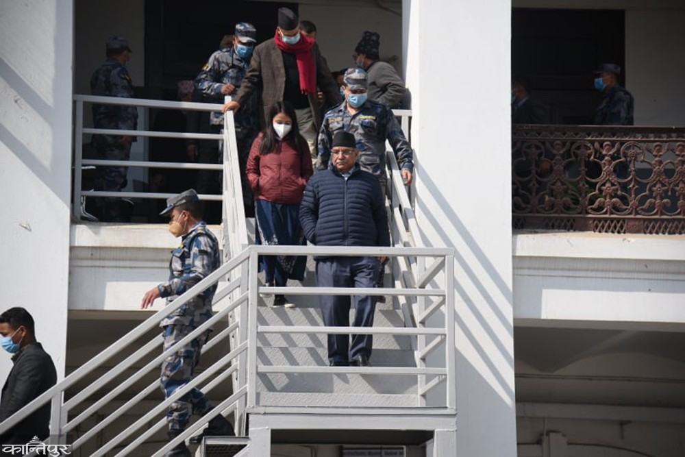 निर्वाचन आयोग पुगेर दाहाल–नेपाल समूहले गर्‍यो आधिकारिकता दाबी