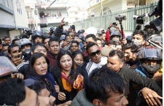 रामकुमारी झाँक्रीलाई तत्काल रिहा गर्न दाहाल-नेपाल नेतृत्वको नेकपाको माग