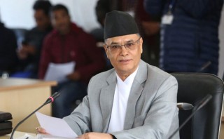 प्रधानन्यायाधीशले सोधे: ७२ सालको संविधान हेरेर व्याख्या गर्ने कि ४७ सालको संविधान सिरानी हालेर