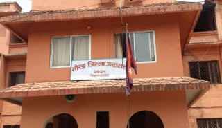 म्याद थप गर्न लगिएका थुनुवा अदालतबाटै हत्कडीसहित फरार