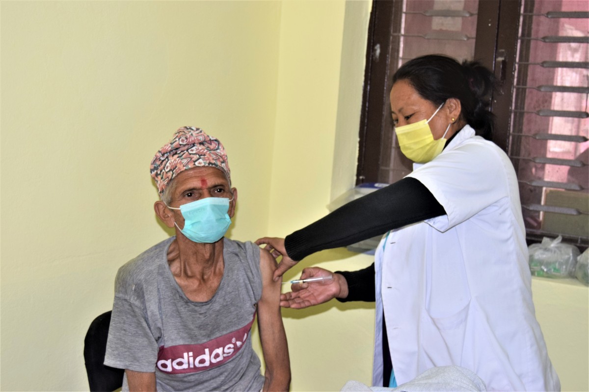 वालिङमा  ७ सय  भन्दा धेरै जेष्ठ नागरिकलाई कोरोना भाइरसविरुद्धको खोप लगाईयो