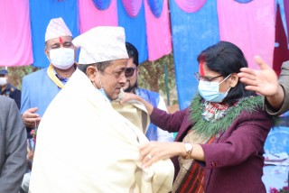 चापाकोटमा कांग्रेस त्याग गरी १ सय भन्दा बढी नेकपा एमालेमा प्रवेश