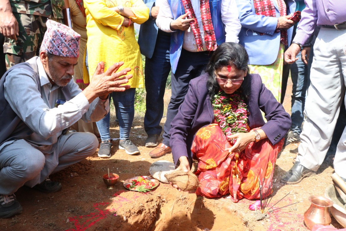 मन्त्री अर्यालको पहलमा चापाकोटमा पार्क निर्माण हुदै 