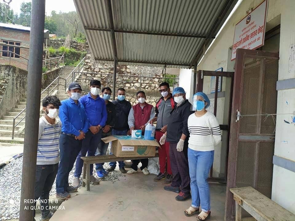 स्थापना दिवशको अवसरमा अनेरास्ववियु र एंव युवासंघ नेपाल जिल्ला कमिटी पर्वतद्वारा माक्स तथा सेनिटाईजर हस्तान्तरण