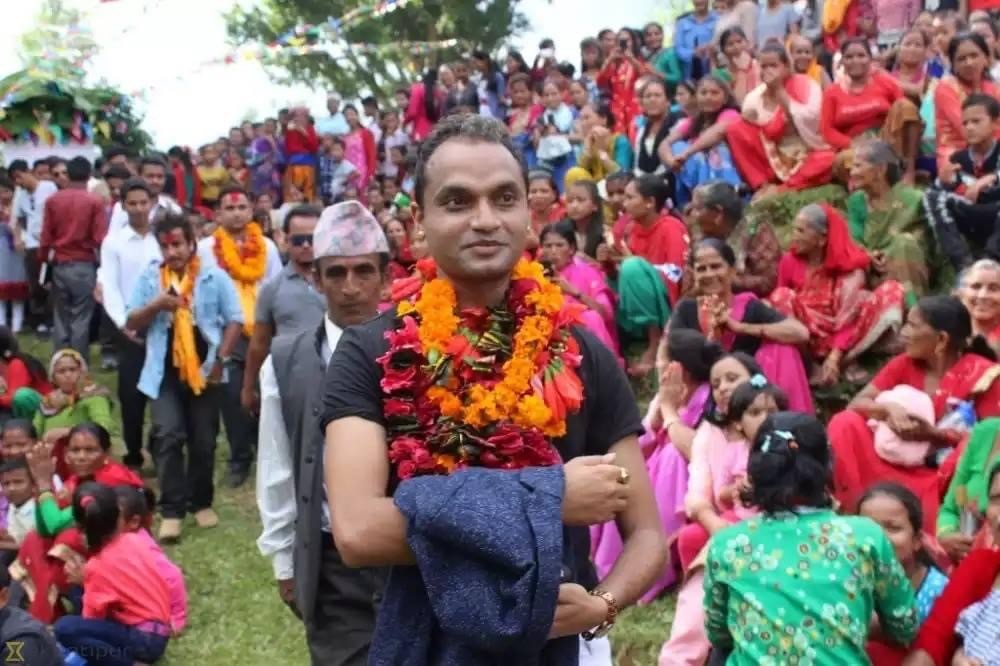 पार्टीको कार्यकर्ता भन्दा पहिला जनता बन्न सकेमा देश बन्छ -लोकगायक पशुपति शर्मा