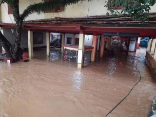 अविरल वर्षाका कारण सेतिवेणी बजार डुवानमा