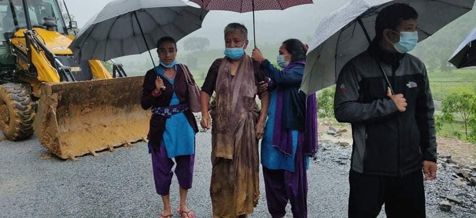 ठुलो दुर्घटना हुनबाट जोगिए पैयुँ गाउँपालिका अध्यक्ष र  उपाध्यक्ष