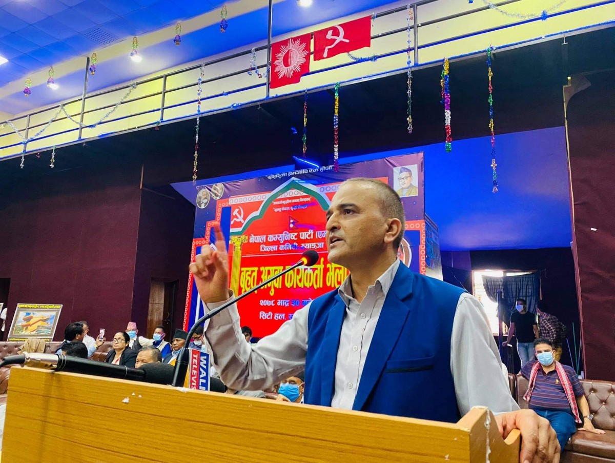 माधव नेपालको पार्टी टाउको सुकेको, पेट फुकेके- योगेश भट्टराई