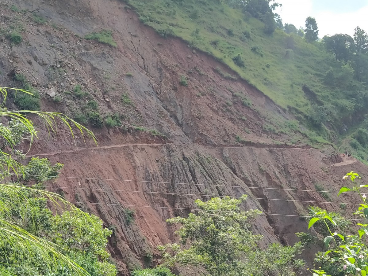 पहिरो रोकथामकालागि प्रभावित क्षेत्रको अवलोकन