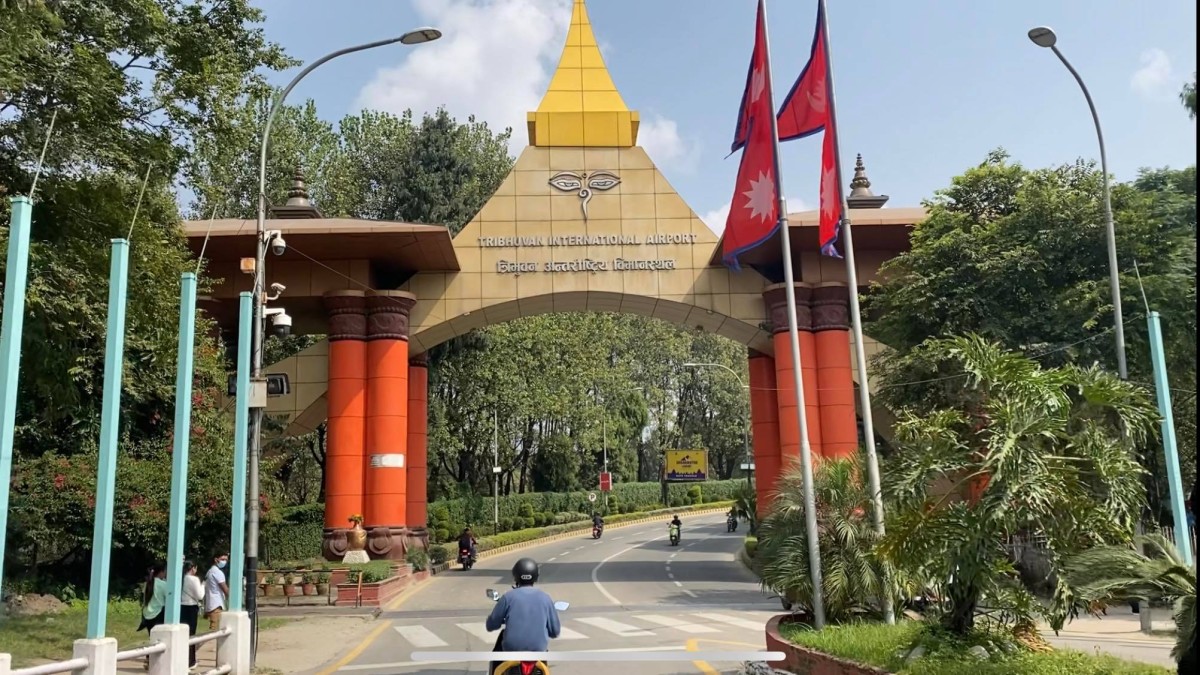 त्रिभुवन विमानस्थलकाे 'गाेल्डेन गेट' बाट आन्तरिक टर्मिनलसम्म निःशुल्क बस सेवा