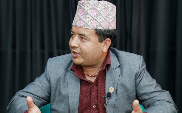 रावललाई महेश बस्नेतको आग्रह : अध्यक्षको उम्मेदवारी फिर्ता लिनुस्