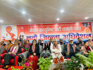 एमाले पर्वत अधिवेशनः  सहमतिमा नेतृत्व चयन गर्न छलफल हुदै