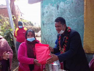 नागरिकको समस्या बुझ्न हरिनास गाउँपालिकाका अध्यक्ष घर घरमा