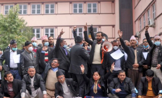 कानुन व्यवसायीले सर्वोच्च अदालतमा प्रदर्शन नगर्ने