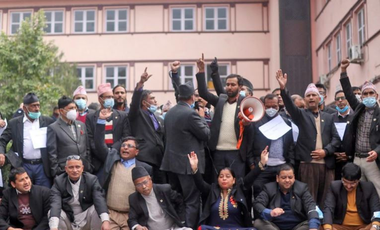 कानुन व्यवसायीले सर्वोच्च अदालतमा प्रदर्शन नगर्ने