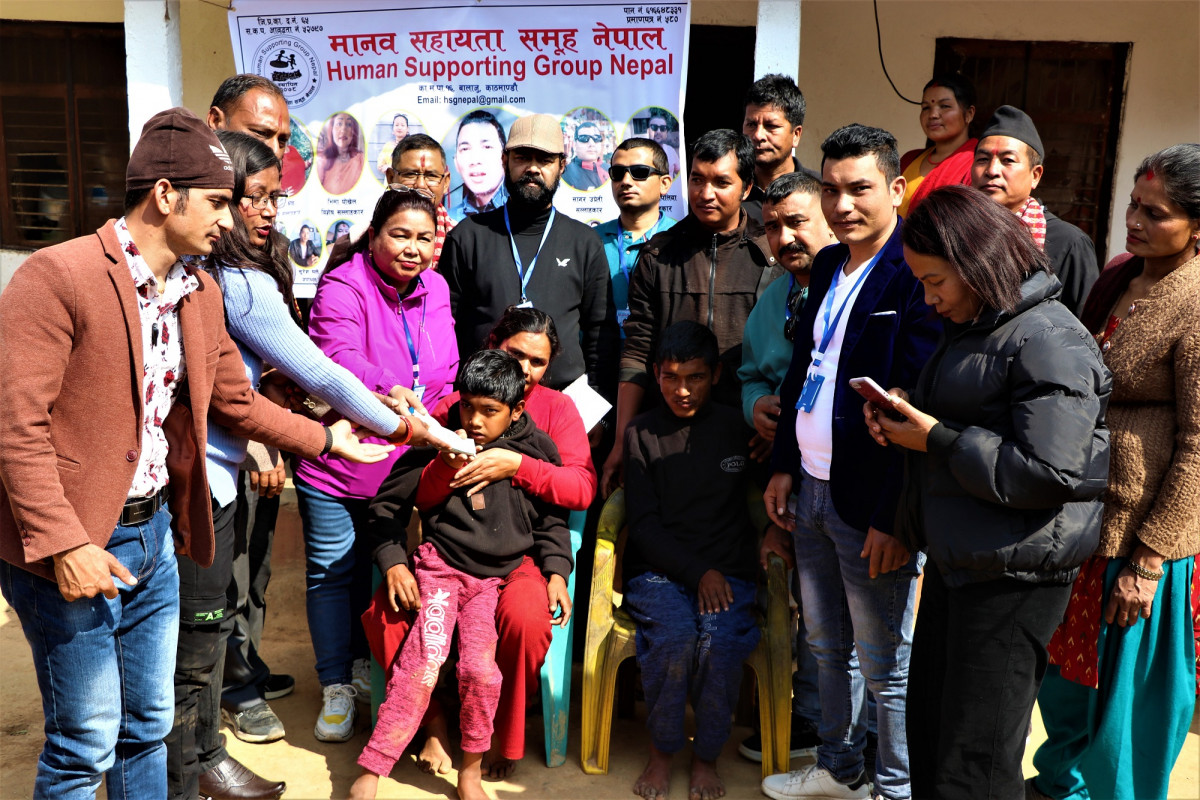 ‘टिकटक’बाट मानवसेवा-वालिङका दुईजना अपाङ्गलाई १ लाख १० हजार नगद सहयोग