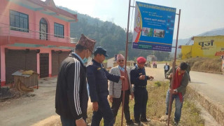 ट्राफिक सचेतनाका लागि पैयुँमा होर्डिङ बोर्ड