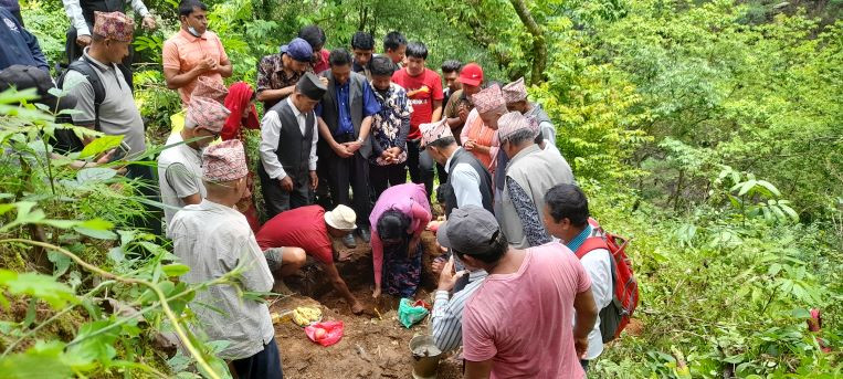 वालिङ र भीरकोट जोडने झोलुङ्गे पुलको शिलन्यास