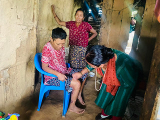नागरिकको स्वास्थ्य अवस्था बुझ्न उपाध्यक्ष राना घरघरमा 