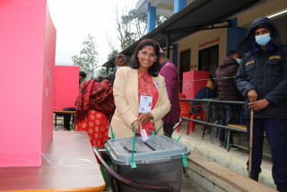 नेकपा एमालेका सचिव तथा पूर्वमन्त्रीले गर्नुभयो आफ्नै क्षेत्रबाट मतदान