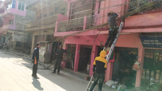 वालिङ नगरपालिकाले अव्यवस्थित तार व्यवस्थापन थाल्यो