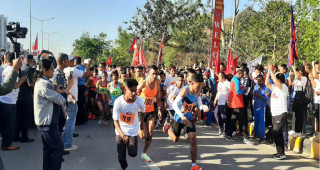 लुम्बिनी पीस म्याराथन : दीपक अधिकारी र राजपुरा पछाईलाई उपाधि