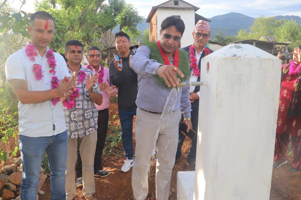 बोटेगाउँमा धारा पुग्यो, पानी बोक्ने समस्या हट्यो
