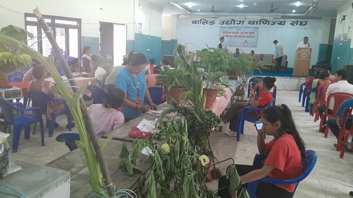 वालिङमा स्थानीय उत्पादनको प्रदर्शनी
