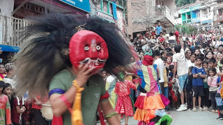 वालिङमा गाइजात्राको रौनक, दर्शकहरुको उत्साहजनक उपस्थिति
