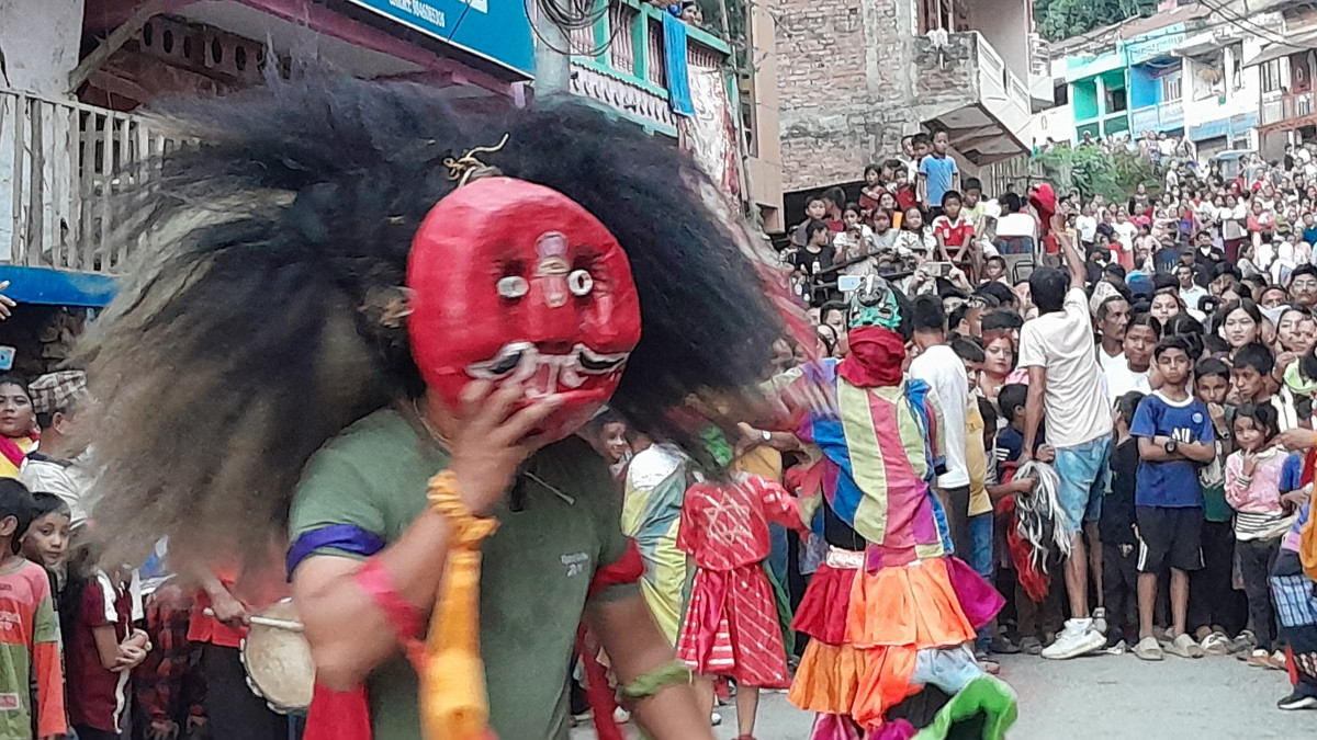 वालिङमा गाइजात्राको रौनक, दर्शकहरुको उत्साहजनक उपस्थिति