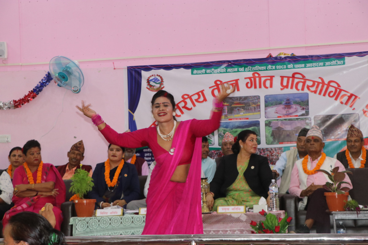 भीरकोटको तीजगीत प्रतियोगिता, महिला न यता न उता