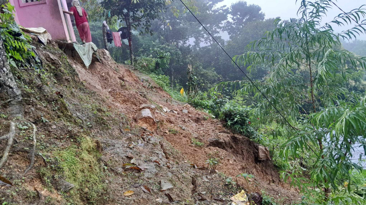 वालिङका ५ घर परिवार पहिरोबाट प्रभावित