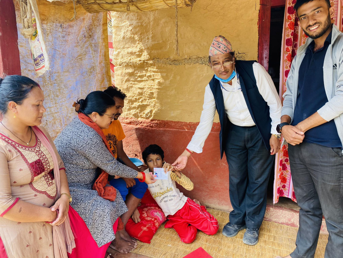 पैयूँमा  अपाङ्गता भएकालाई घरमै पुगेर नागरिकता