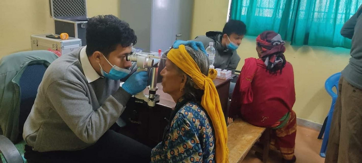 पर्वतको विहादीमा नि:शुल्क आँखा शिविर सम्पन्न