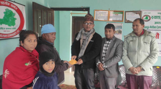 स्याङ्जा सहयोग समाजद्वारा दृस्टी बिहिनलाई सहयोग