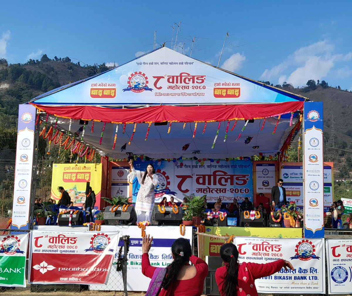 आठौं वालिङ महोत्सवमा प्रतियोगितात्मक कार्यक्रम सुरु, दर्शकहरुको उत्साहजनक उपस्थिति