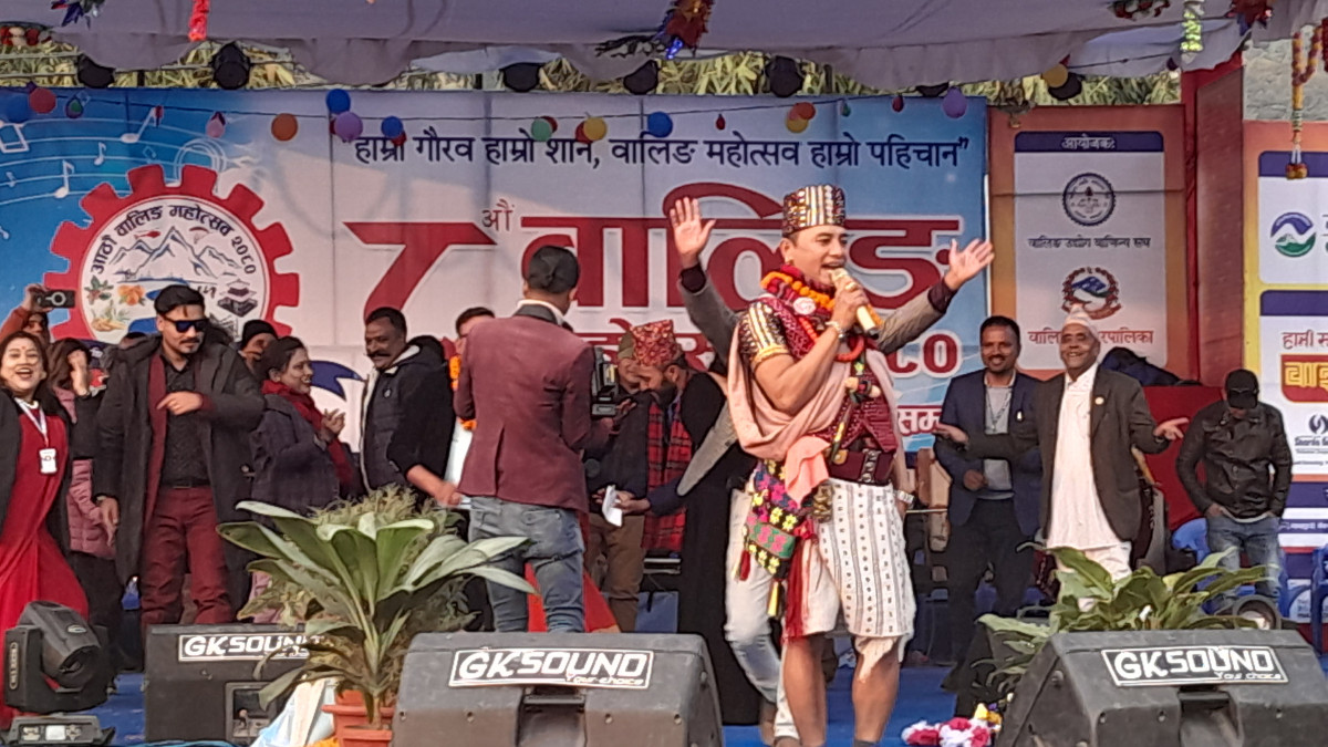 प्रतिकुल मौसमका बाबजुद पनि वालिङ महोत्सवले दर्शक तान्यो