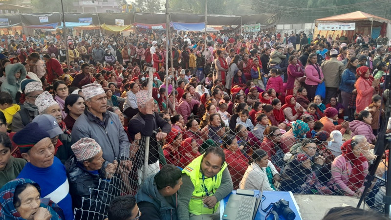 वालिङ महोत्सवको उत्तरार्ध,  साँझ ५ बजेसम्म पनि टीकट किन्नेहरुको भीड उत्तिकै,  शनिबार अहिलेसम्मकै धेरै कलाकारको प्रस्तुति रहने