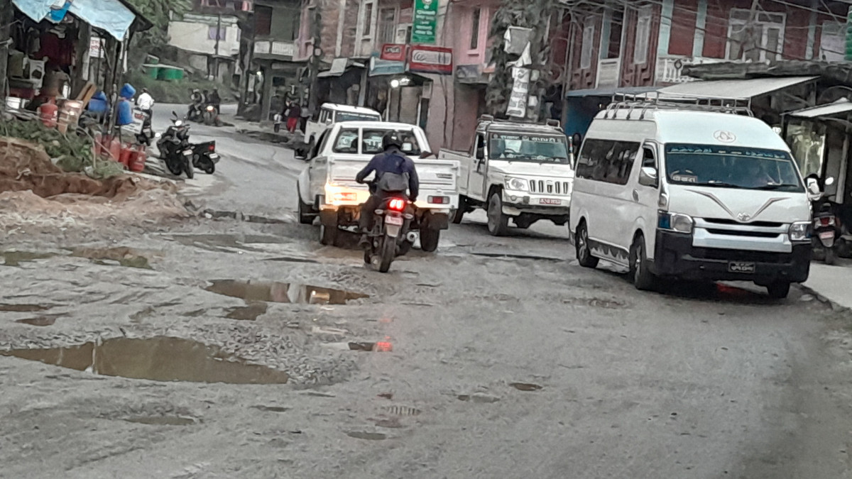 सडकमा राज्यको लगानी बालुवामा पानी