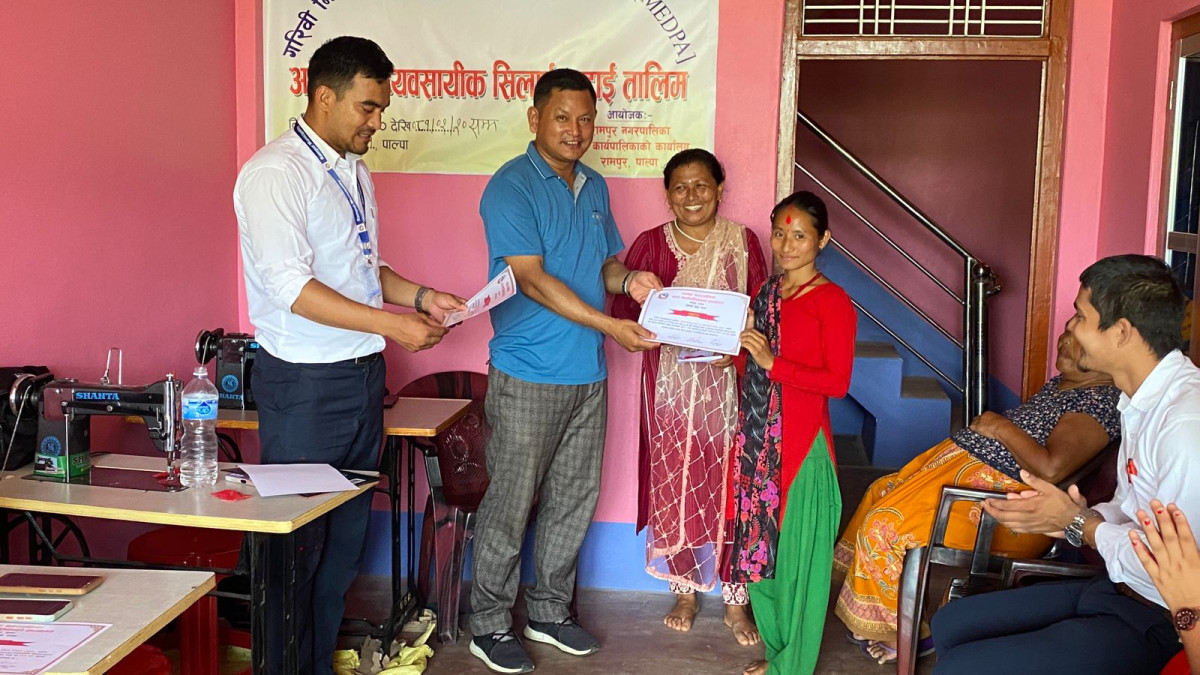 रामपुरमा सिलाई कटाई तालिमसहित प्रविधि हस्तान्तरण