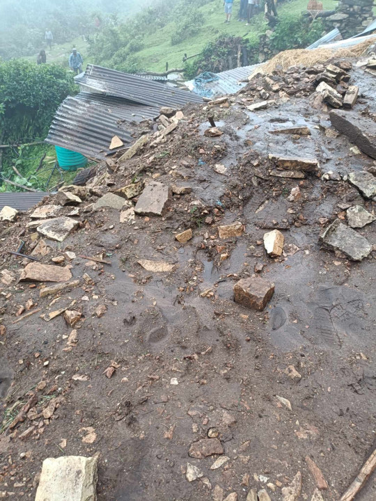 स्याङ्जामा पहिरो जादा एकै परिवारका आमा छोरीको मृत्यु